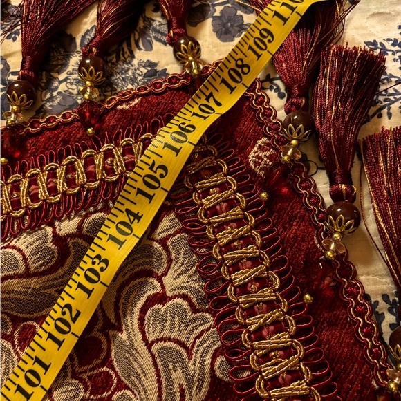 TABLE-RUNNER High end Tassels Beaded Burgundy Gold Fall Holiday Elegance NWOT - Picture 7 of 7